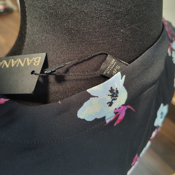 BNWT. Banana Republic true wrap blouse.BNWT Gap top Size SM - Picture 5 of 5